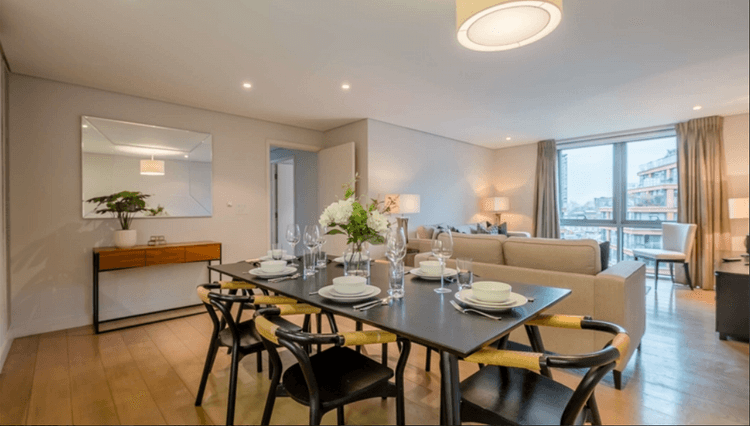 Stunning Three Bedroom Apartment with Canal Views and Concierge