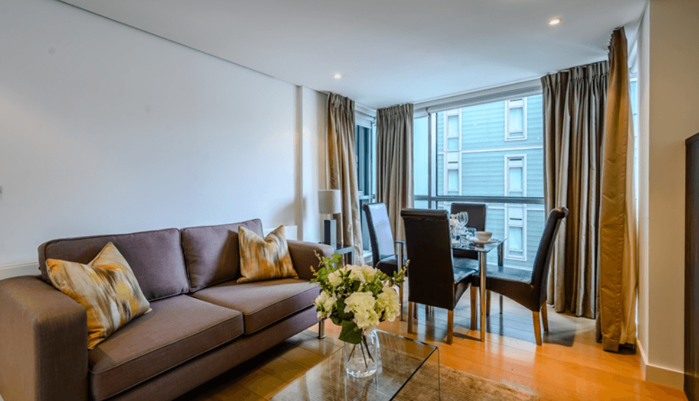 Stylish One-Bedroom Apartment in Prestigious Portered Building
