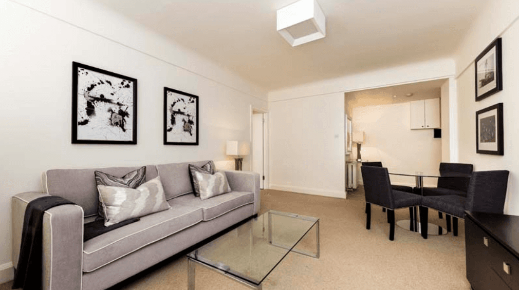 Spacious 2-Bedroom Apartment with Porter & Communal Gardens