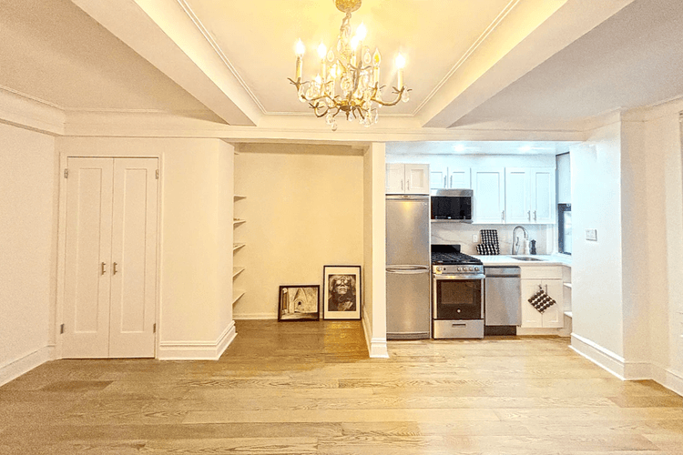 Elegant New York Studio/1 Bath Co-Op in Sutton Place