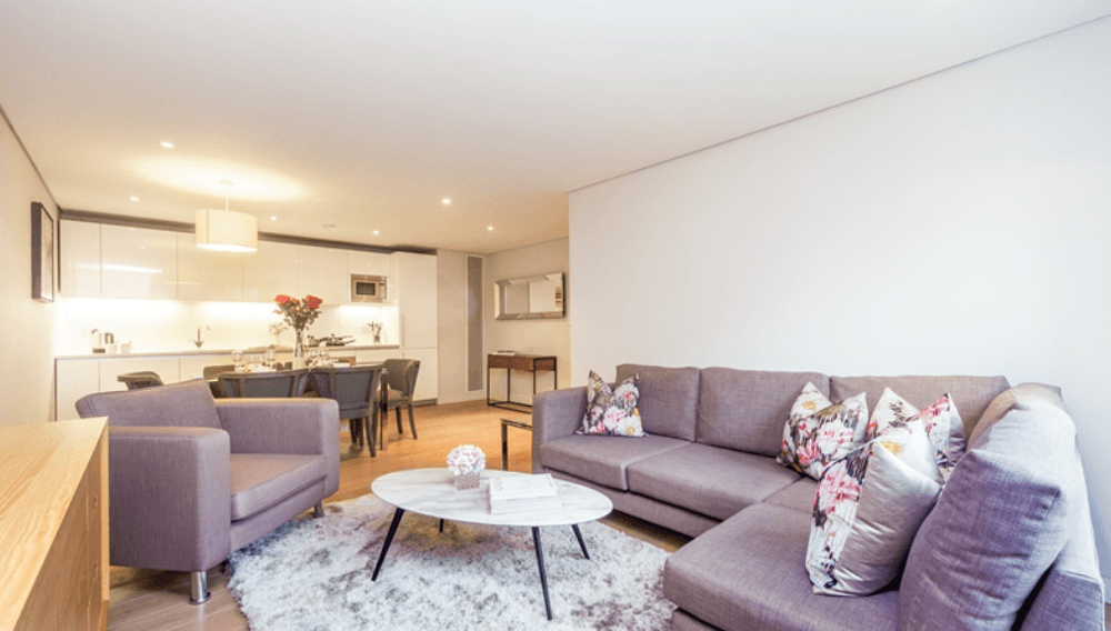 Elegant Waterfront Living with Refined Contemporary Interiors