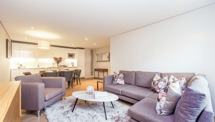 Elegant Waterfront Living with Refined Contemporary Interiors