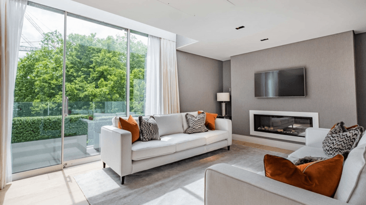 Architectural Manhattan Loft-Style Residence with Expansive Roof Terrace