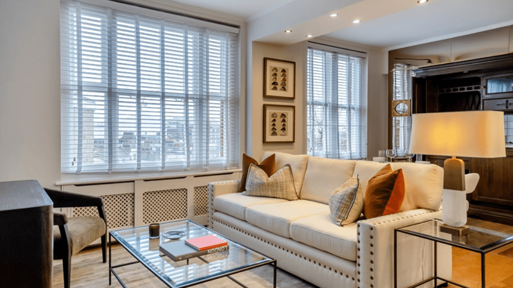 Exceptional Sixth Floor One-Bedroom Apartment with Concierge & Lift