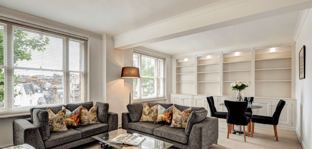 Spacious Fourth Floor One-Bedroom Apartment with Concierge & Lift