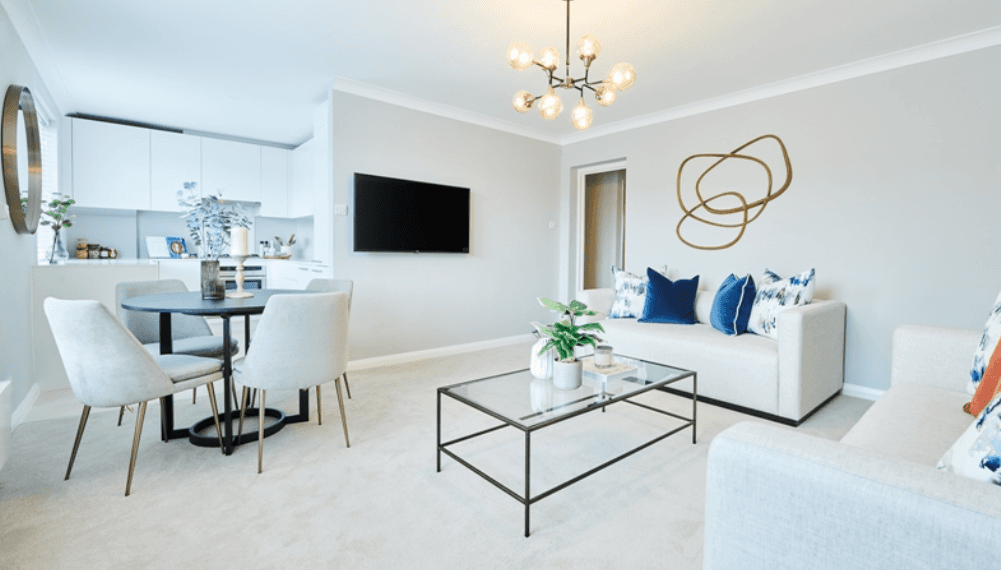 Stylish Third Floor Two-Bedroom Apartment with Concierge & Lift