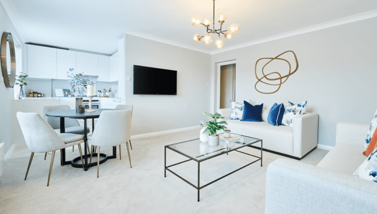 Stylish Third Floor Two-Bedroom Apartment with Concierge & Lift