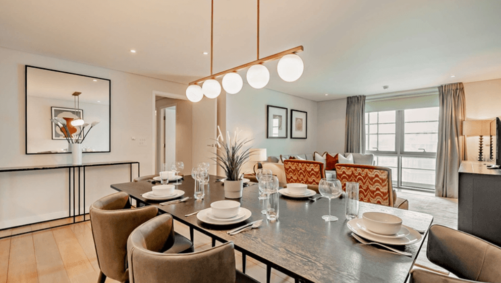 Spacious 3-Bedroom Canal-View Apartment with Concierge & Parking