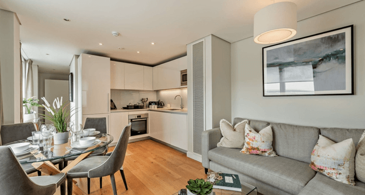 Stunning 3-Bedroom Apartment with South-Facing Terrace & Panoramic Views