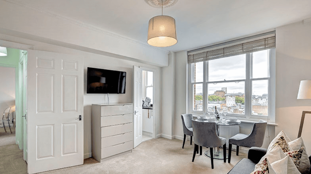 Bright & Spacious 1-Bedroom Apartment with Access to Private Gardens