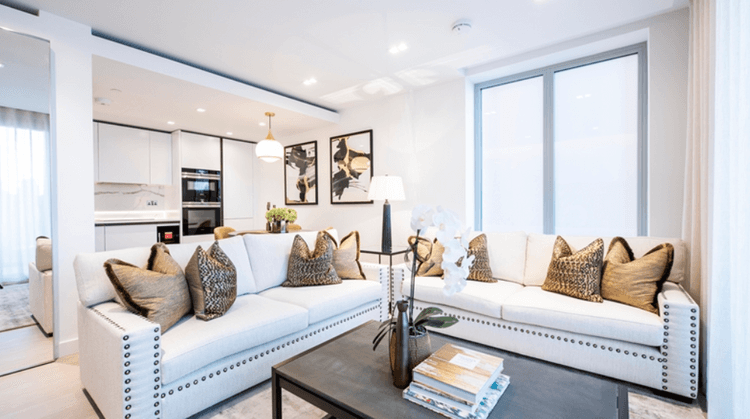 Luxurious 3rd Floor 2-Bed Apartment with Balcony & Premium Amenities