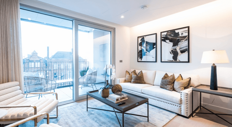 Stylish 4th Floor 2-Bed Apartment with Balcony & Luxury Facilities