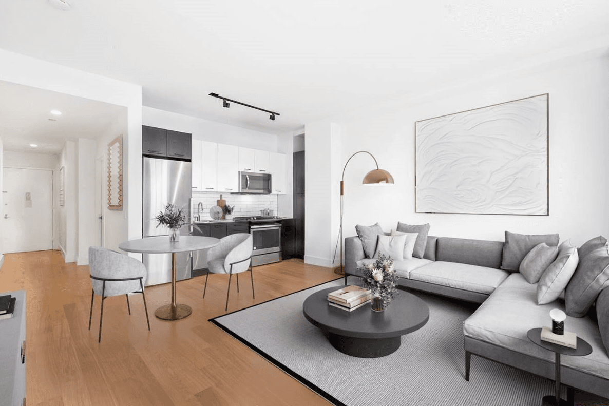 No Fee, Large Studio w/ tons of amenities in Luxury Financial District Building