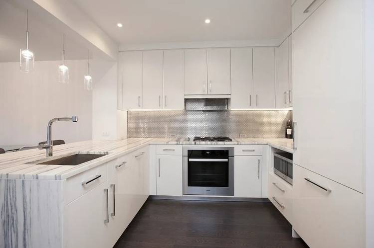 Beautiful South Facing 1 Bedroom with 1.5 Bathroom Residence at the Luxurious One Riverside Park!