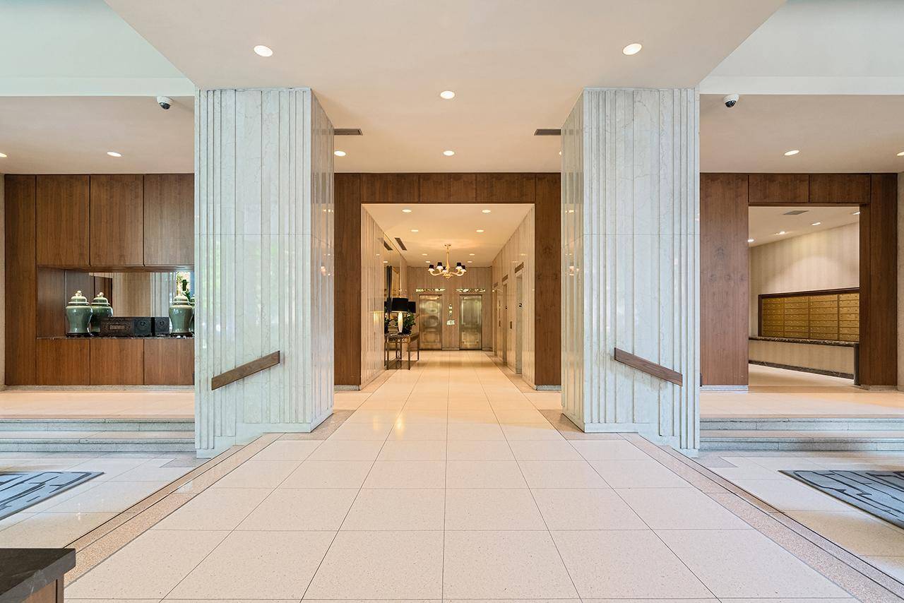 4 Bedroom 4 Bath Bursting with Sunlight & Twinkling Night Cityscape!