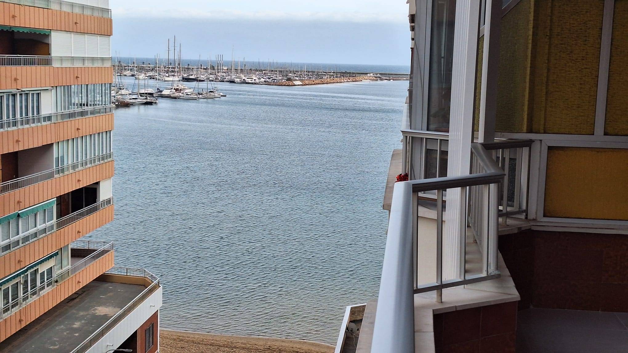 Fully renovated apartment with Side Sea View in Avenida Doctor Gregorio Marañón, 41
