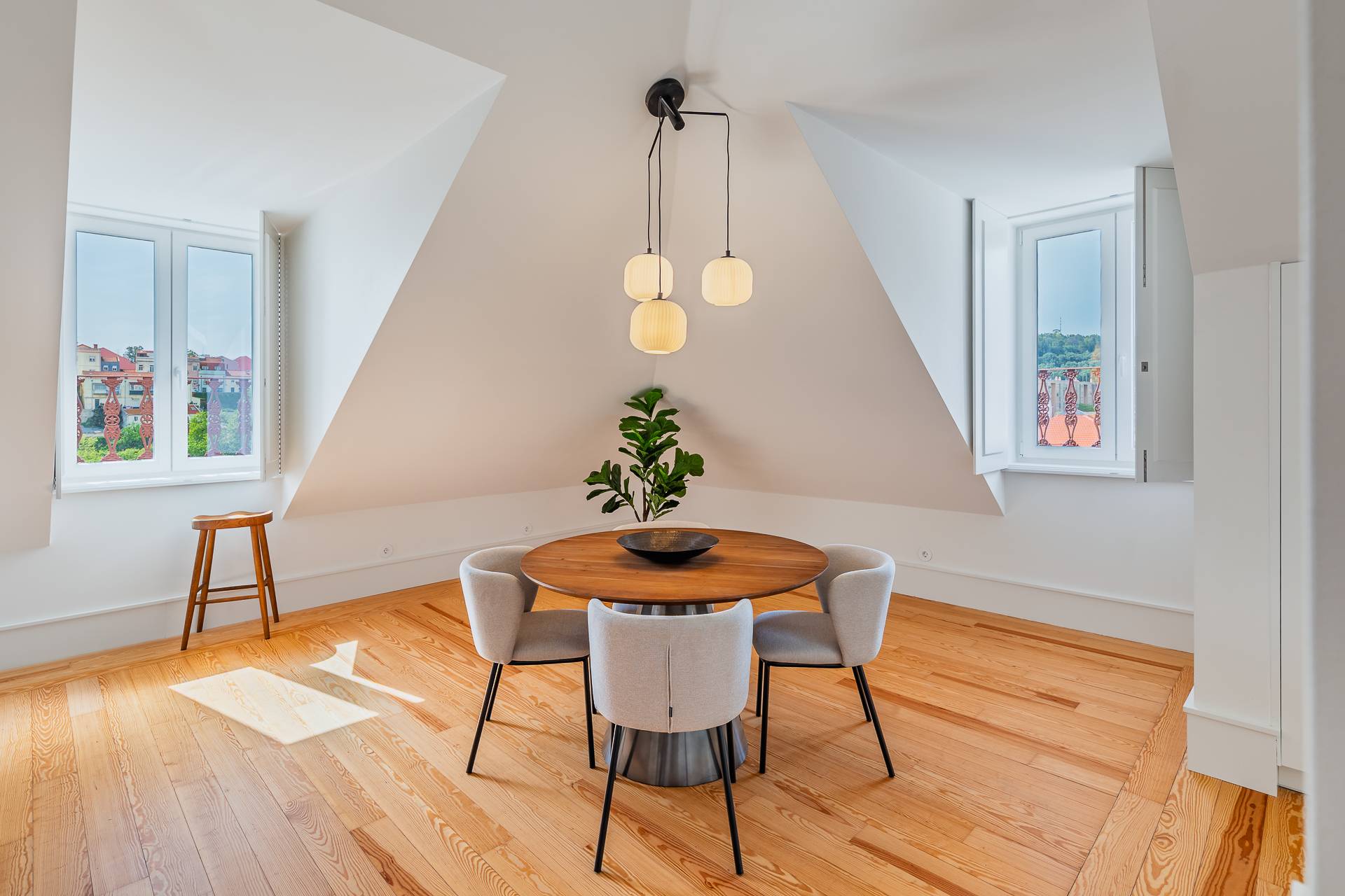 EXCLUSIVE 2 BEDROOMS APARTMENT | EXQUISITE CONDOMINIUM | LOCATED BY THE RIVER