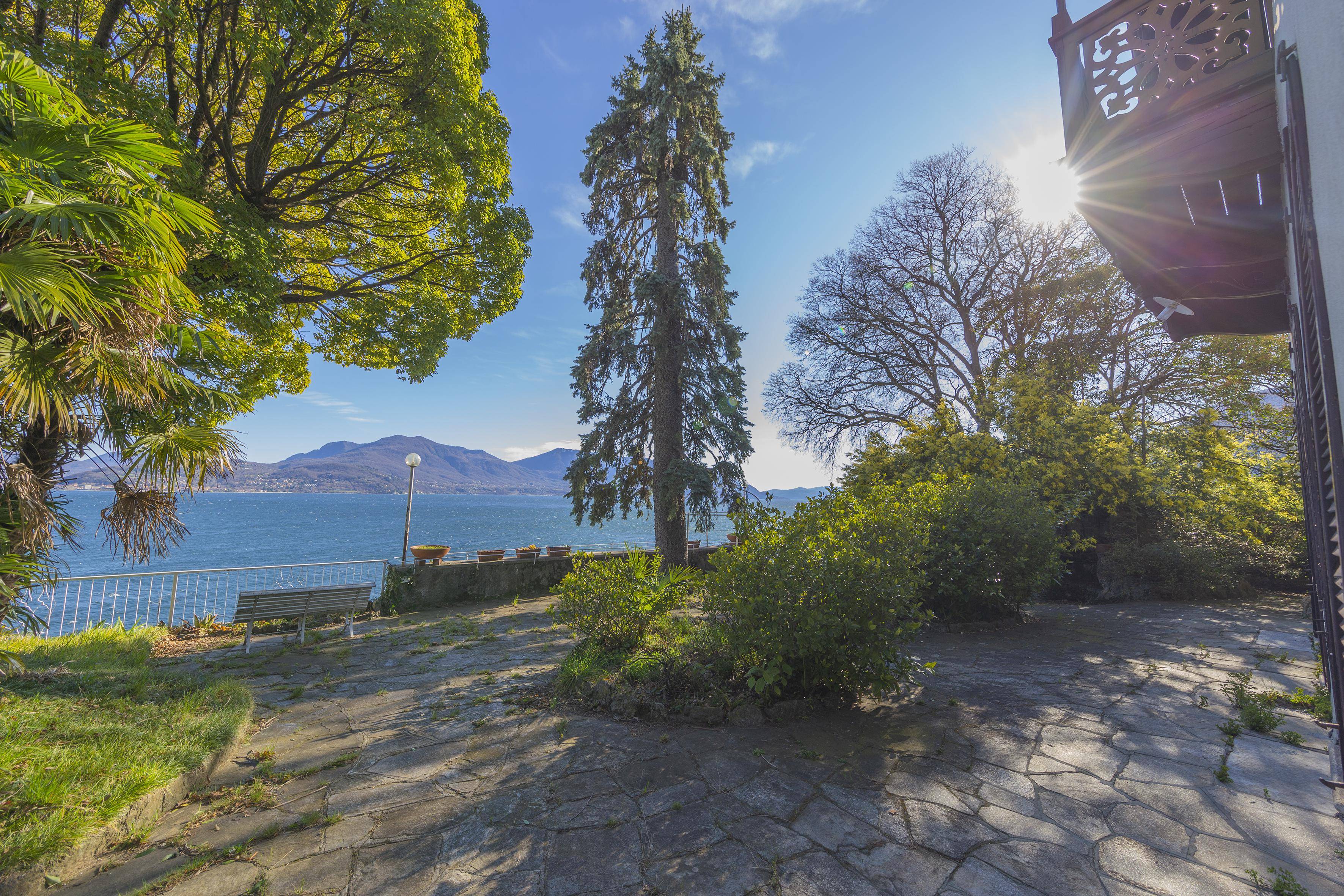 LAKE MAGGIORE | WATERFRONT PROPERTY