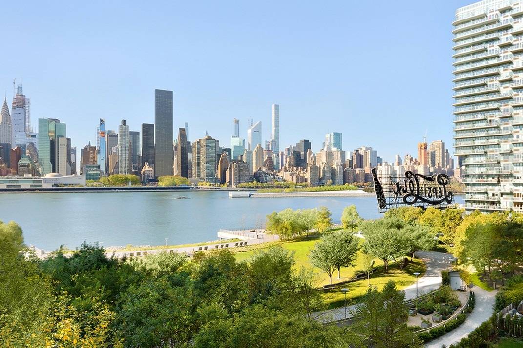 2 Bedroom/2 Bath Long Island City Waterfront!