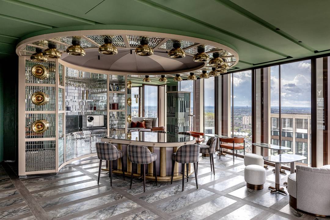 Six bedroom apartment in Thames City’s waterfront building