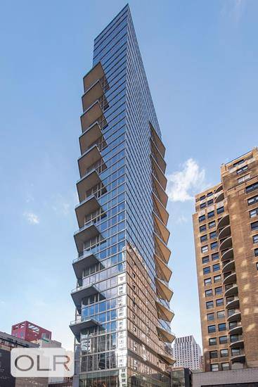 ★★ SPECTACULAR LARGE Two Bedroom   RESIDENCE ~ SPECTACULAR FINISHES **** SERVICE  BEST AMENITIES~  GYM .  ~