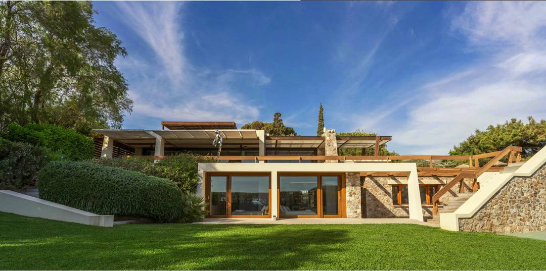 PIETRA NERA VILLA: Beachfront Villa in Mavro Lithari, Anavissos