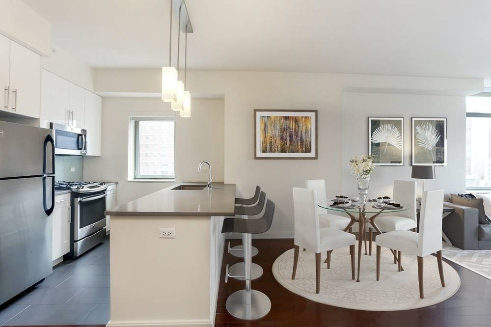 Breathtaking Luxury Apt with King Sized Bedroom, Private Balcony, Gym and More!