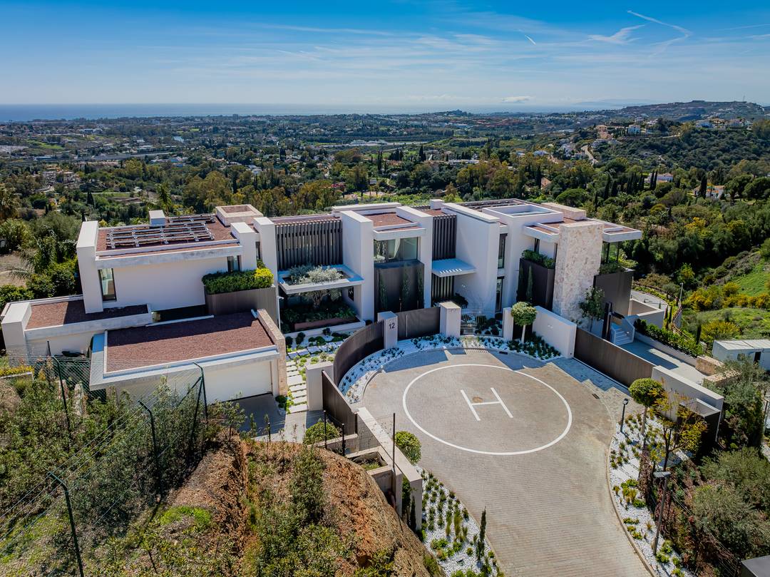 Exceptional contemporary 8 bedroom ocean view villa with a helipad - Marbella area