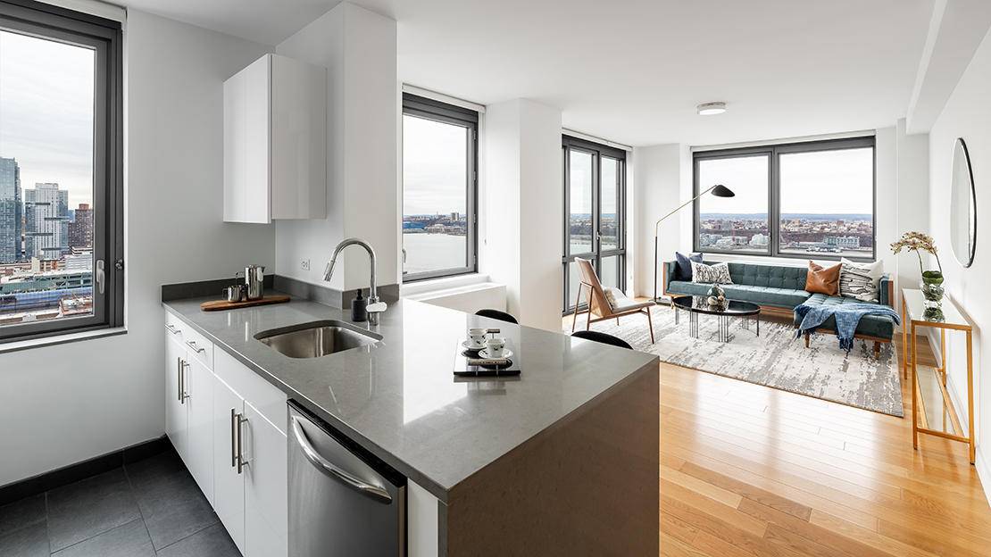 Astounding Two Bedroom with Private Terrace - Clinton
