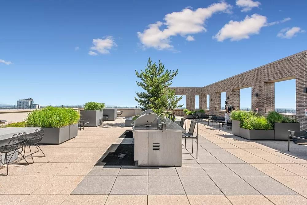 Stunning Prospect Park Apartment with views of Manhattan!