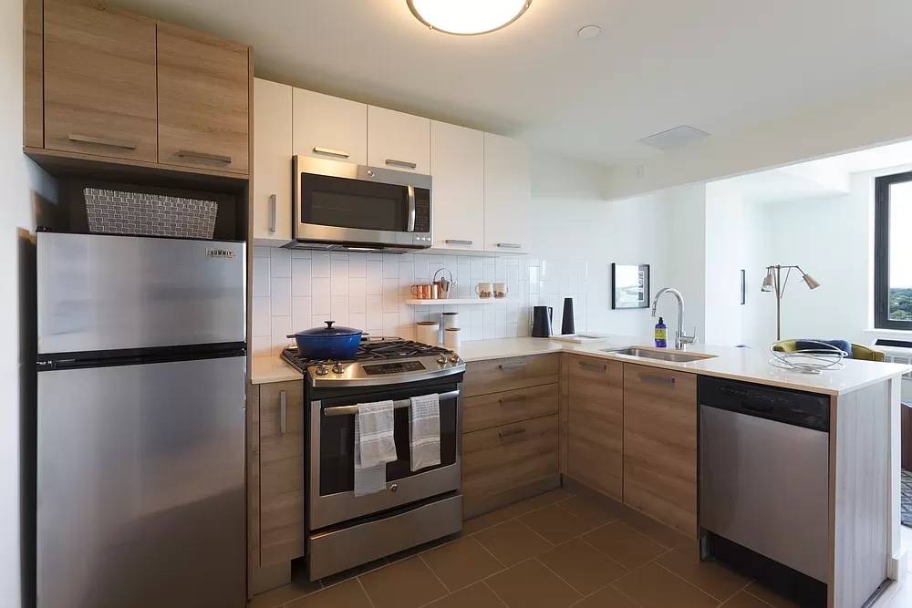 Spacious Studio Apartment with views of Prospect Park and Manhattan!