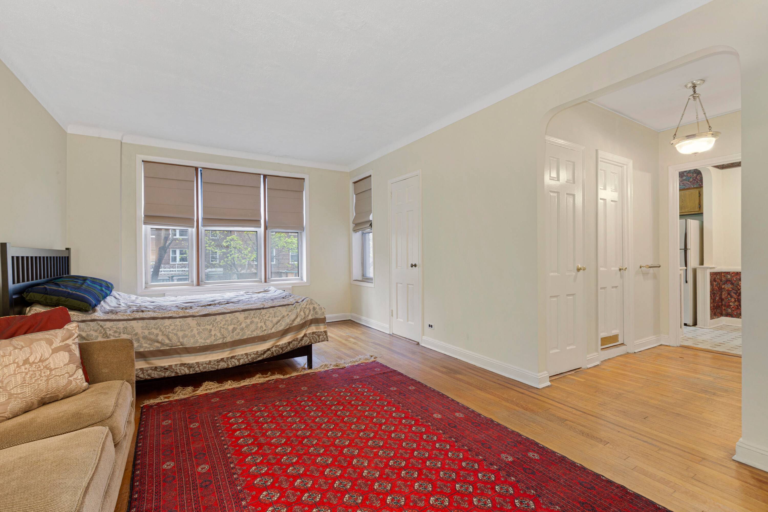 Splendid Studio pre-war apartment under 300K in the Historic District!