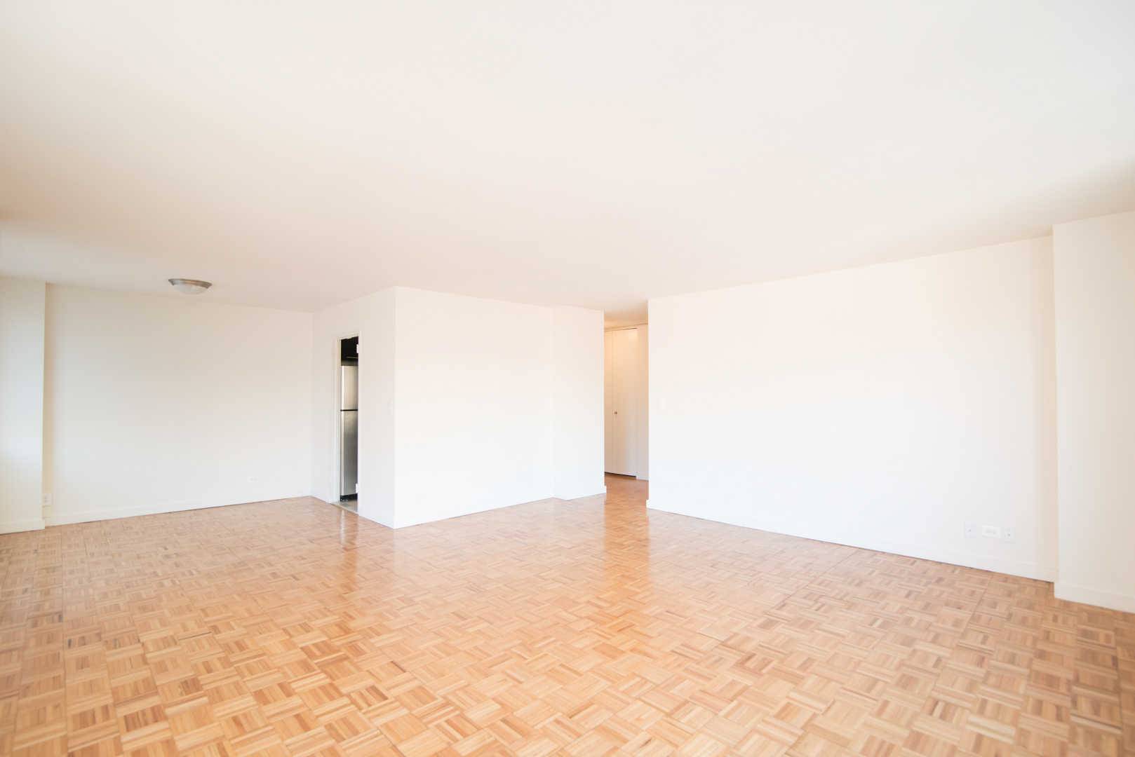 NO FEE SPACIOUS 1 BEDROOM APARTMENT IN LUXURY UPPER WEST SIDE BUILDING