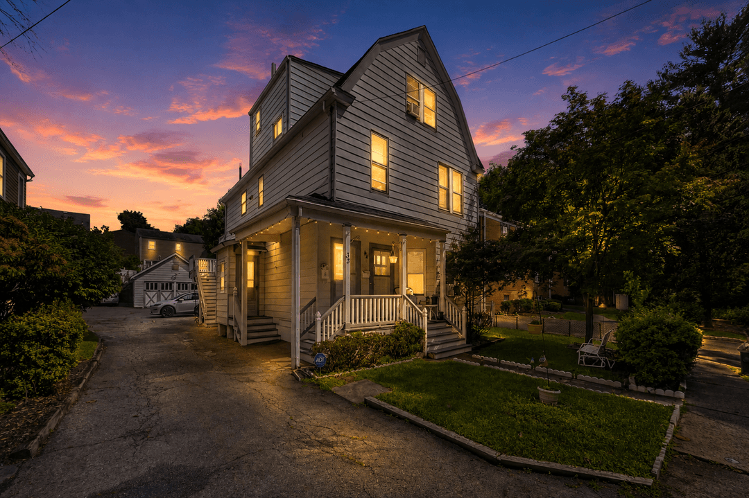 Duplex Steps Away From Verona Park
