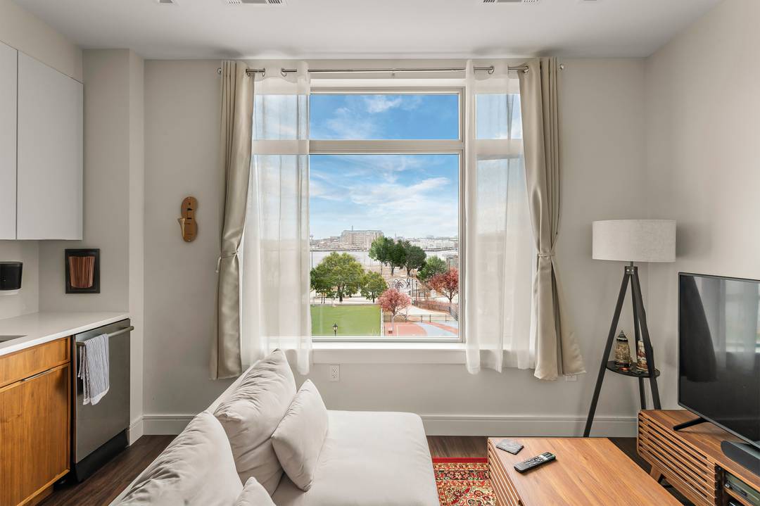 99 Sumner St, Unit 413