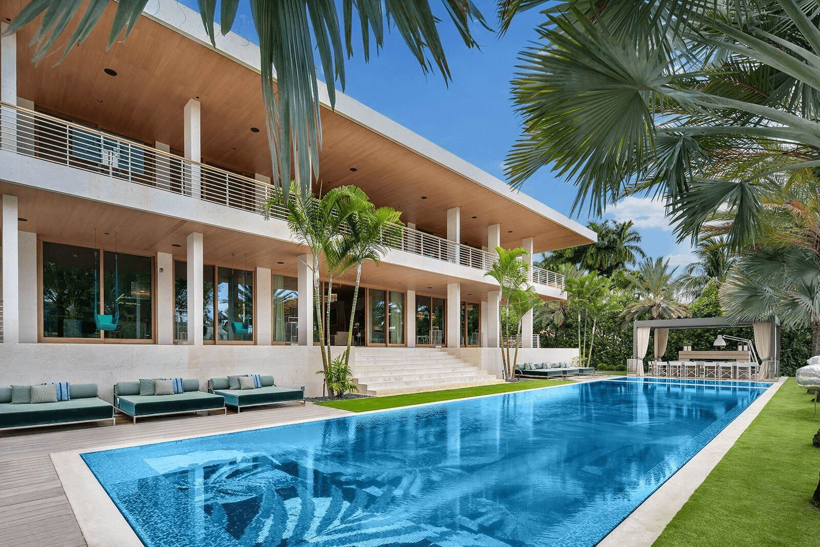 Sunset Islands, Miami: A Symphony of Swagger and Sophistication in This Architecturally Iconic Villa | 6 Beds | 8.5 Baths | 10777sqft