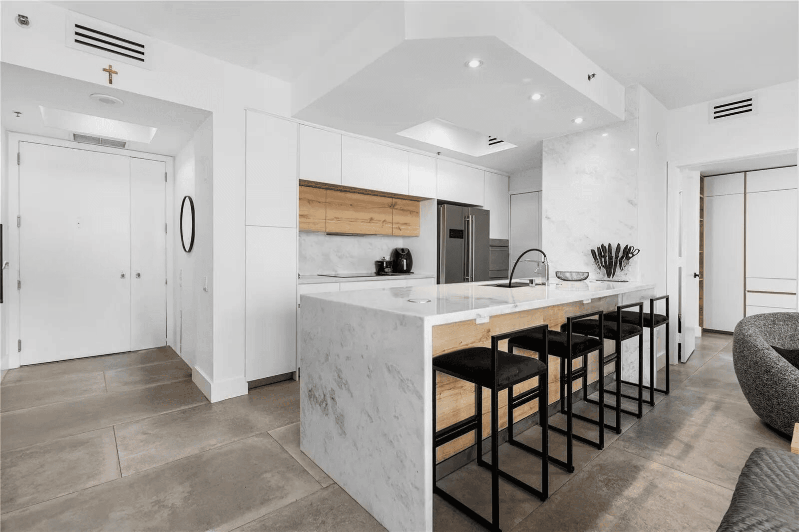Brickell Key Apartments: Where Elegance Meets Unparalleled Views | 1 Bed | 1.5 Baths | 954 sf
