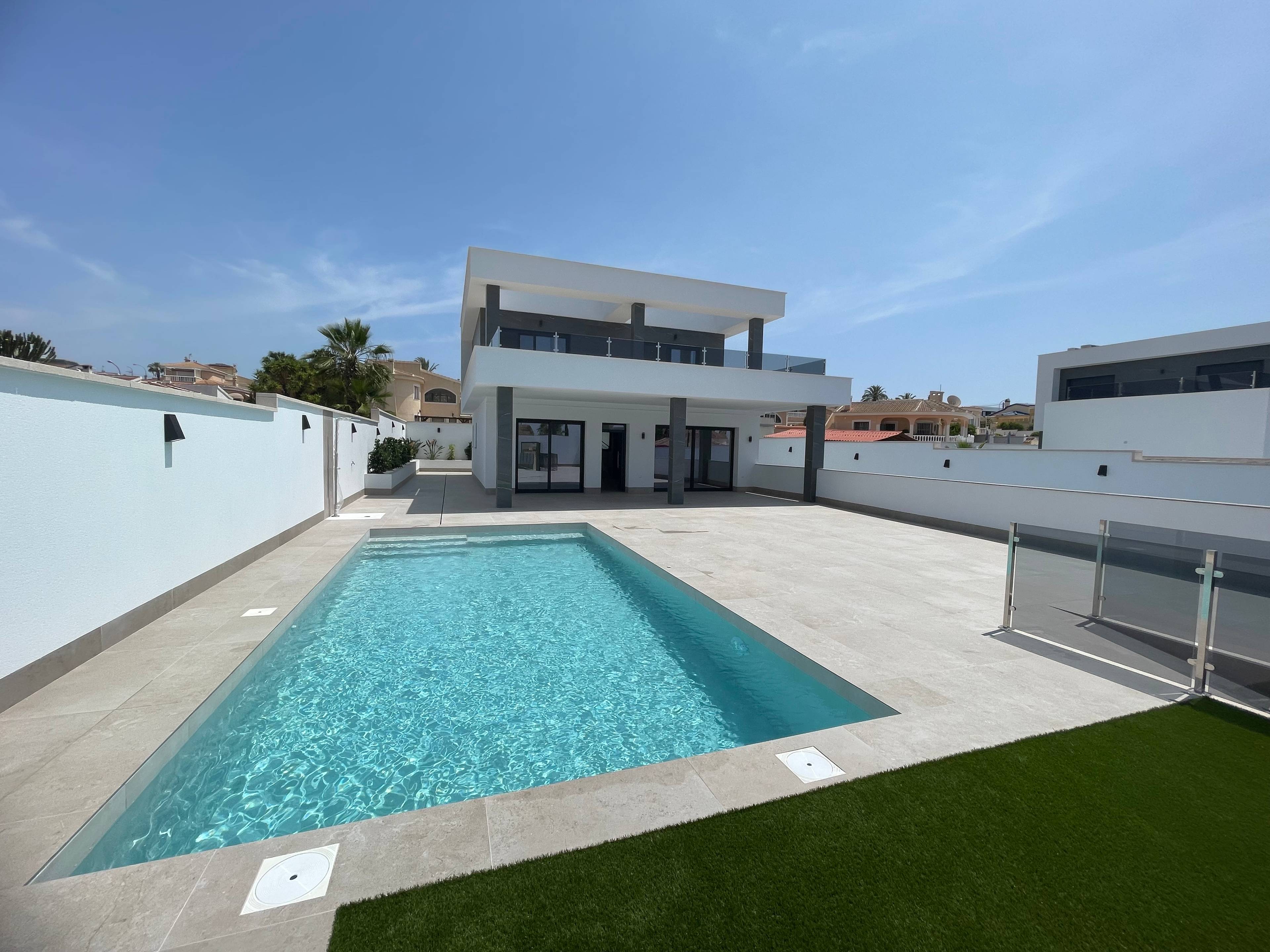 New Build Key-Ready Luxury Villa in Ciudad Quesada – Prime Location