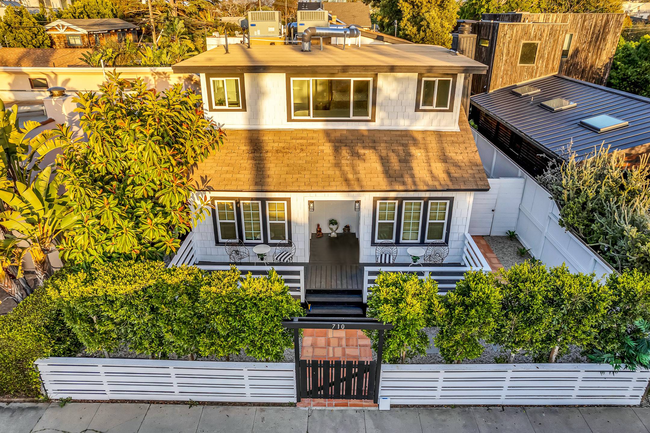 Large 1 Bedroom | Abbot Kinney