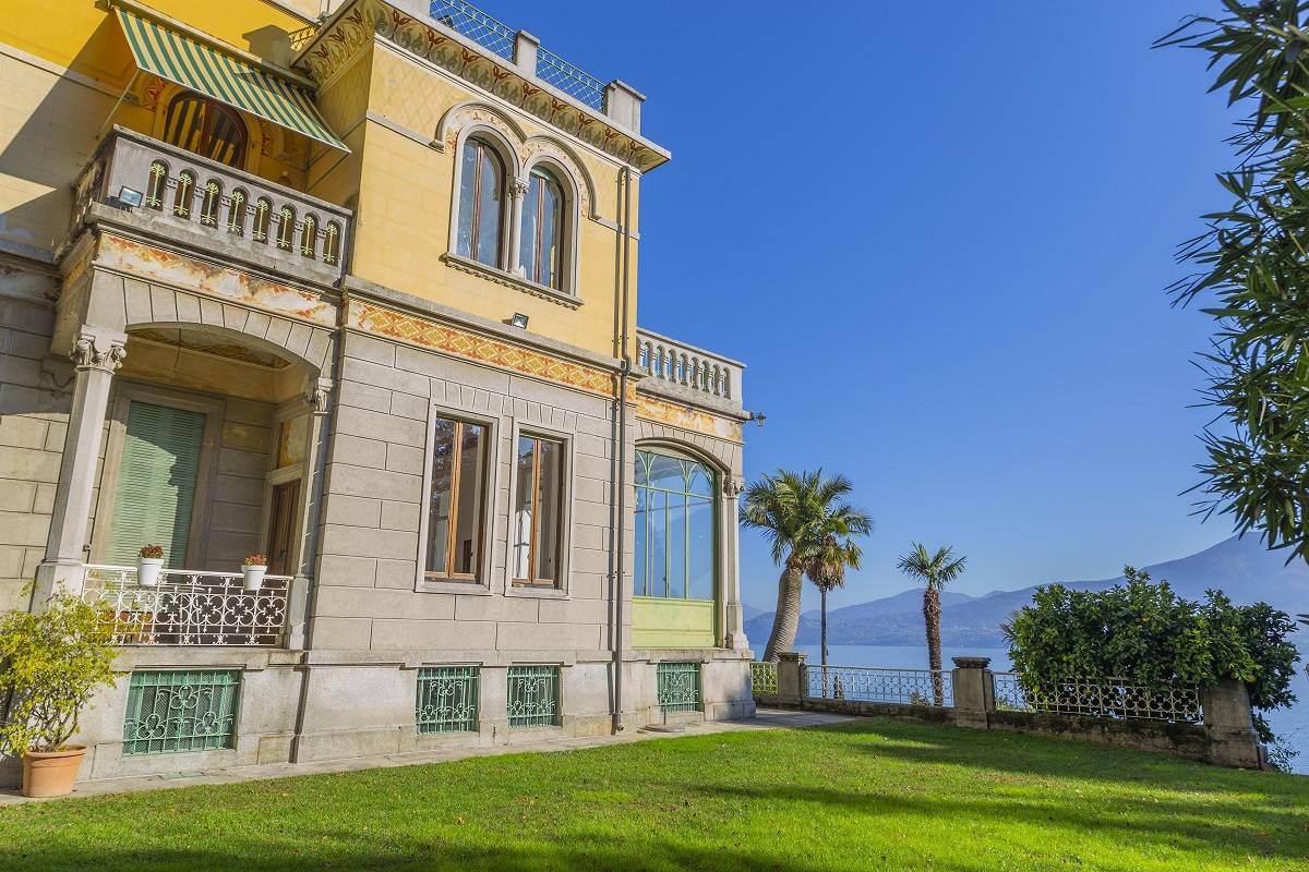 LAKE MAGGIORE | HISTORICAL VILLA WITH PARK