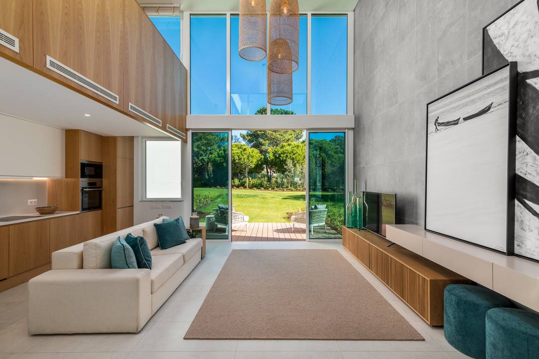 LUXURY 3 BED VILLA IN CONDOMINIUM IN VILAMOURA