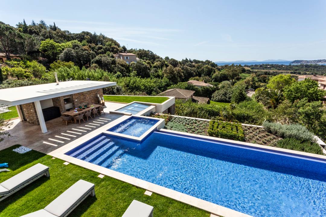 Saint-Tropez – Contemporary Luxury Villa with Panoramic Views