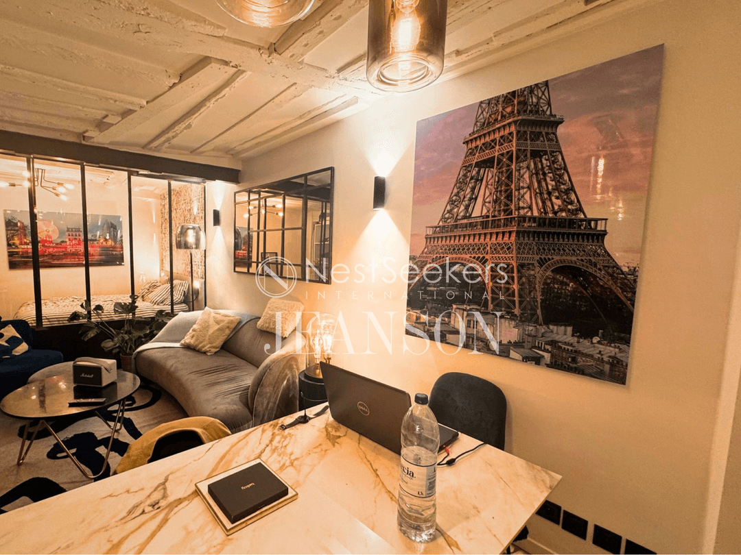 Historical Marais- an other Refined Paris Pied-à-Terre in the heart of Paris!