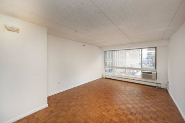 Spacious Clean Look Studio, Elevator Building , No Broker Fee