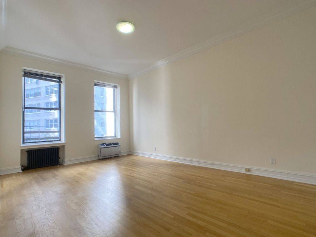 Spacious Studio, Elevator Building, Fabulous Location, No Fee!