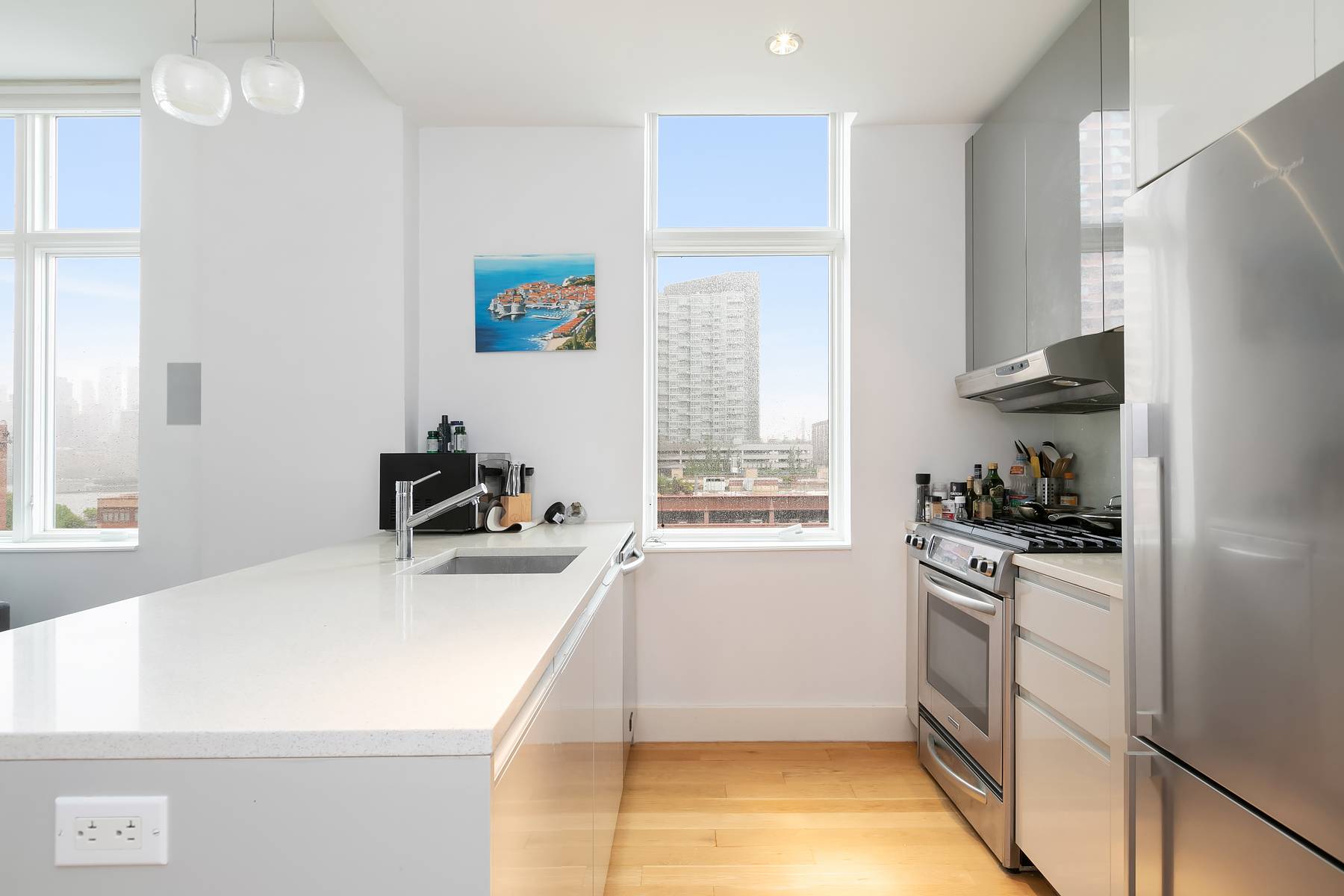 LIC Waterfront Spacious 1 Bed/1 Bath + Balcony Full Service Condo Sublease