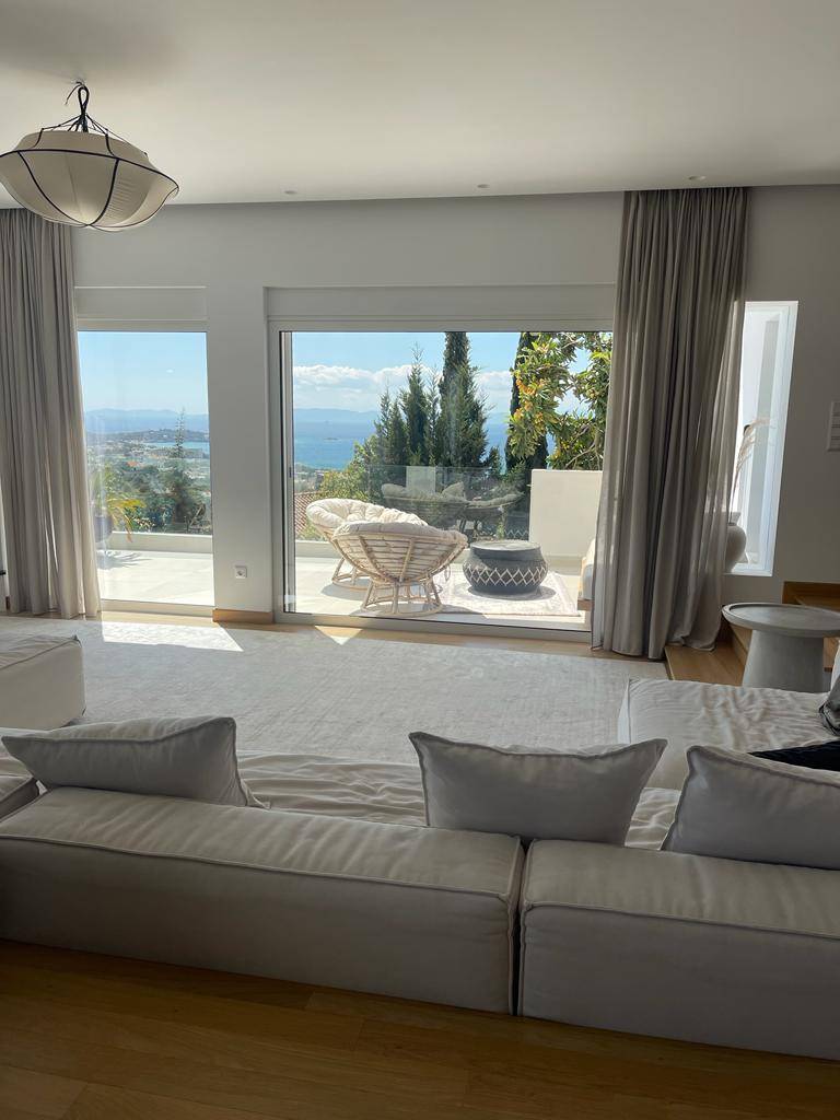 Penthouse Maisonette with beautiful Sea and Mountain views in Ano Voula