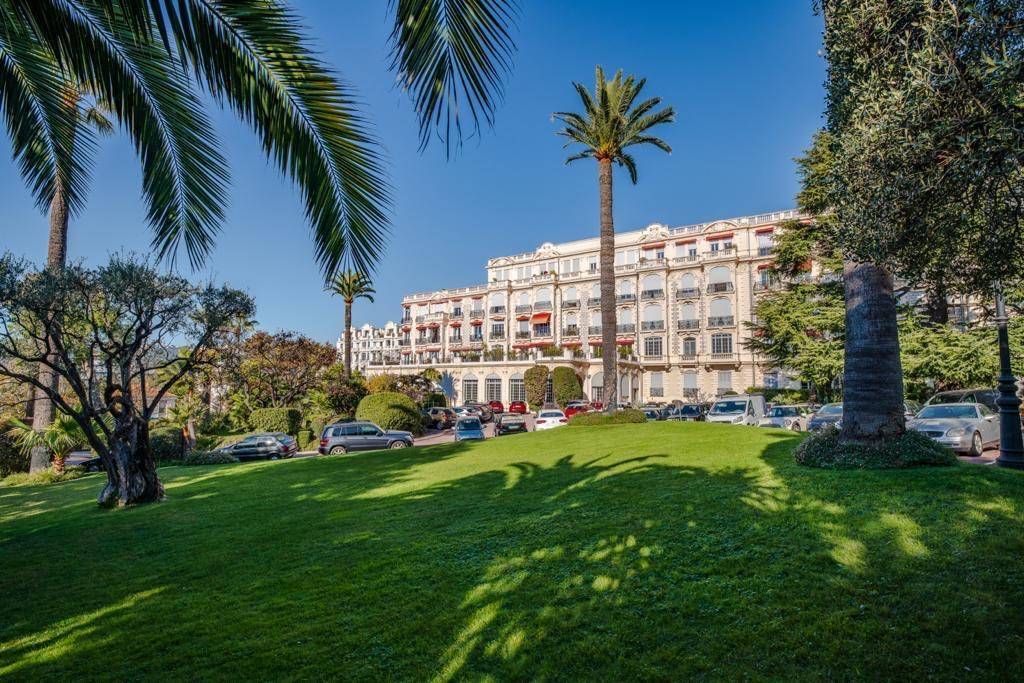 For Sale Luxurious Apartment in Nice, France