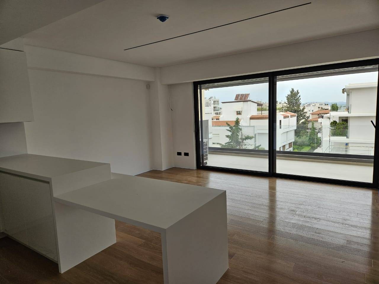 Charming  Minimal 3rd Floor Apartment in a great location in Glyfada with partial seaview