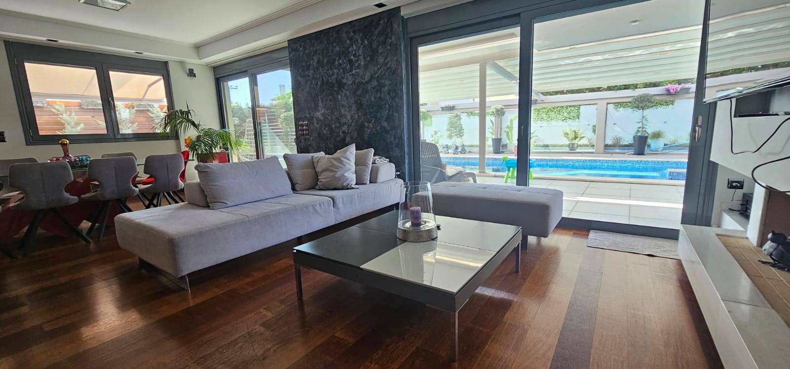 Luxury Maisonette with exclusive use of swimming pool and surrounding area in Glyfada